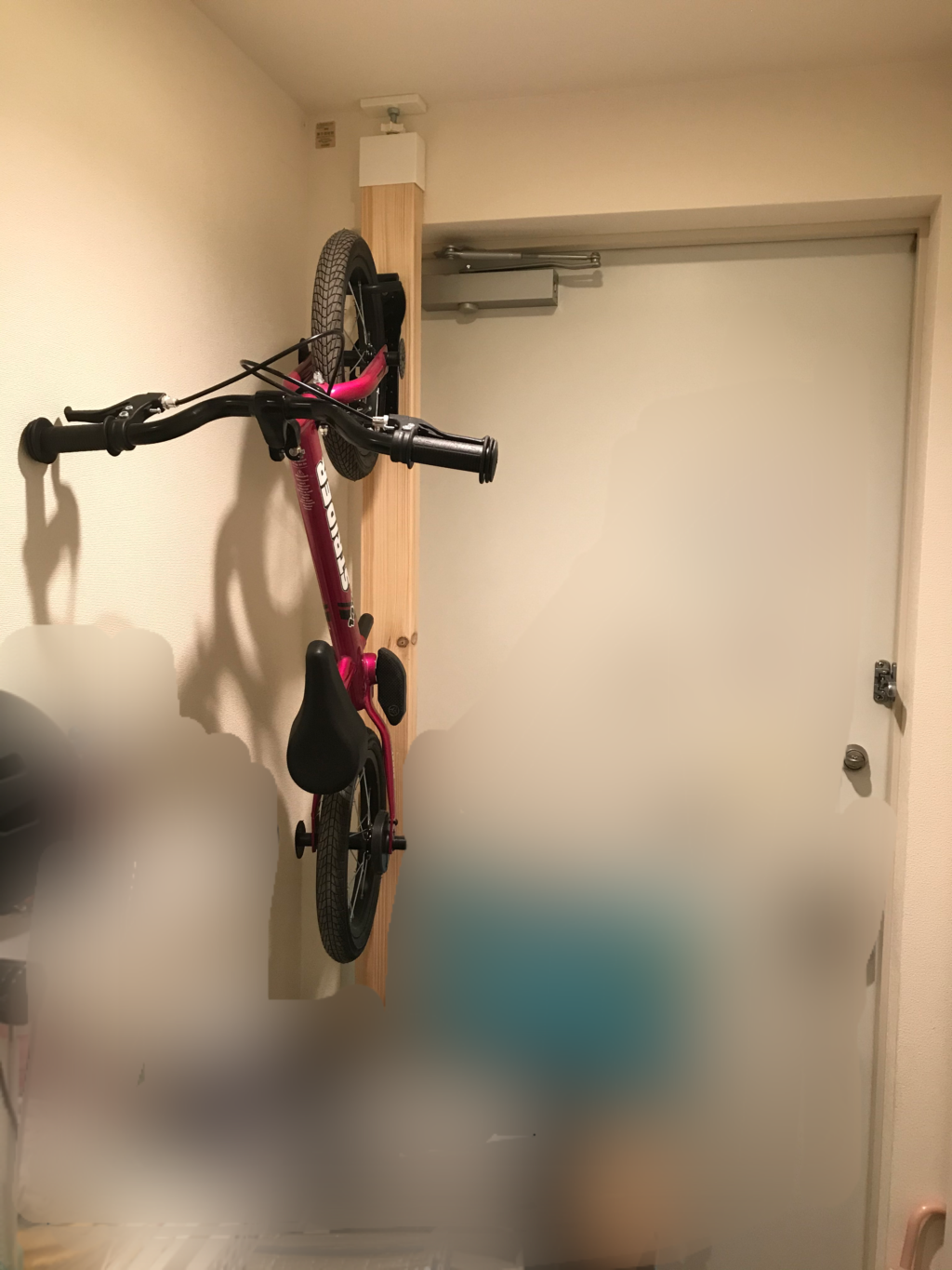 ストライダー収納 簡単diyで置き場確保 狭いマンションでも壁掛けできた